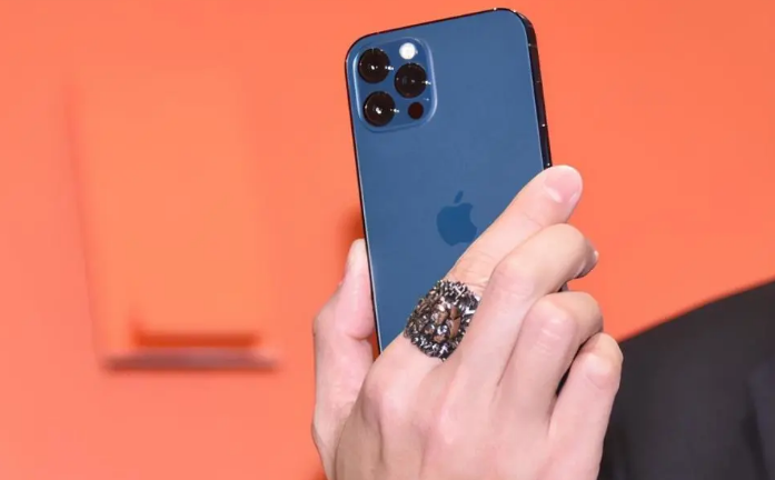铜仁苹果手机维修分享iPhone12系列重启方法教程 